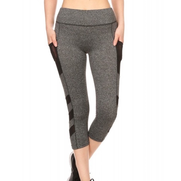 Gray Cropped Leggings w/Mesh Panels & Pockets - Picture 2 of 3